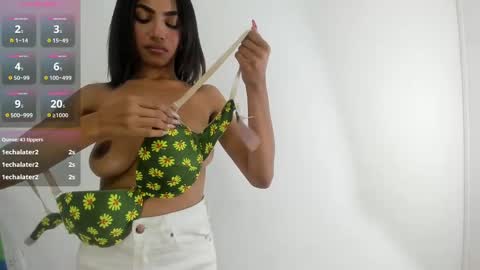 Snapshot of kristyl_paez chatting on 02/25/25, 01:52 Cristina online show from 02/25/25, 01:52