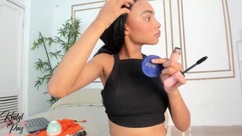 Cristina online show from 11/18/25, 07:07