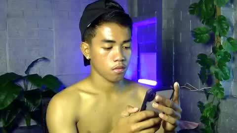 kritthanarkorn online show from 12/15/25, 02:49