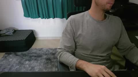 Snapshot of krocr_iras chatting on 11/08/25, 03:01 Lucas Edu online show from 11/08/25, 03:01