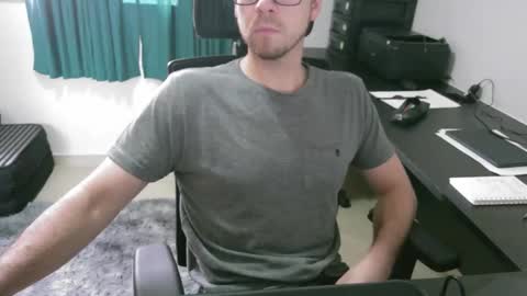 Snapshot of krocr_iras chatting on 12/01/25, 08:03 Lucas Edu online show from 12/01/25, 08:03