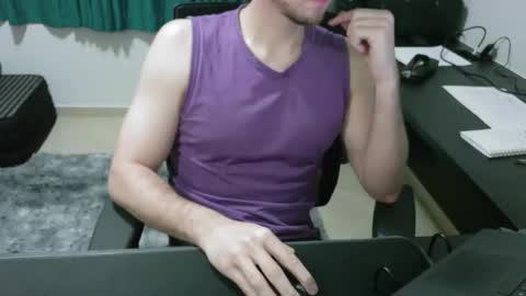 Snapshot of krocr_iras chatting on 12/05/25, 01:36 Lucas Edu online show from 12/05/25, 01:36