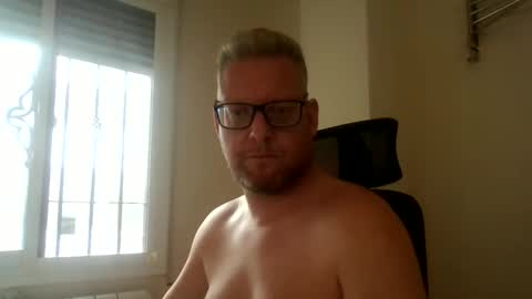 Snapshot of kroezel1985 chatting on 09/17/25, 07:43 kroezel1985 online show from 09/17/25, 07:43