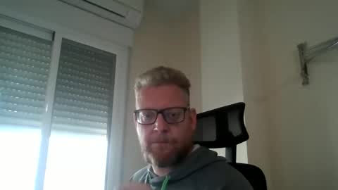 Snapshot of kroezel1985 chatting on 11/03/25, 10:05 kroezel1985 online show from 11/03/25, 10:05