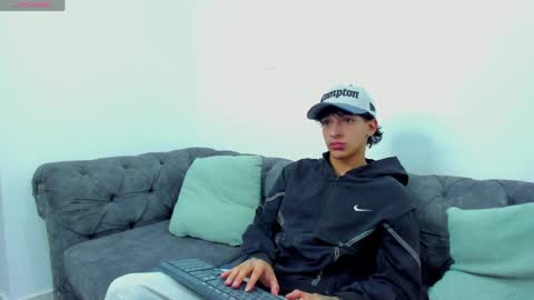Snapshot of kroywave chatting on 06/01/26, 03:41 Kroy Wave Muscle Tattoos Latino online show from 06/01/26, 03:41