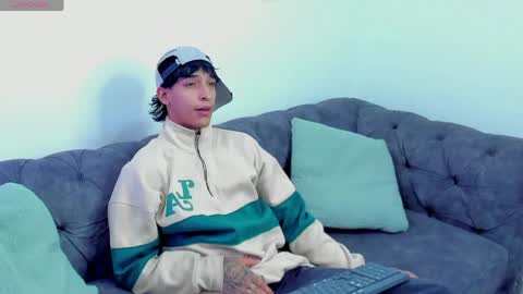 Snapshot of kroywave chatting on 06/04/26, 03:45 Kroy Wave Muscle Tattoos Latino online show from 06/04/26, 03:45
