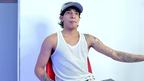 Snapshot of kroywave chatting on 06/17/26, 03:42 Kroy Wave Muscle Tattoos Latino online show from 06/17/26, 03:42
