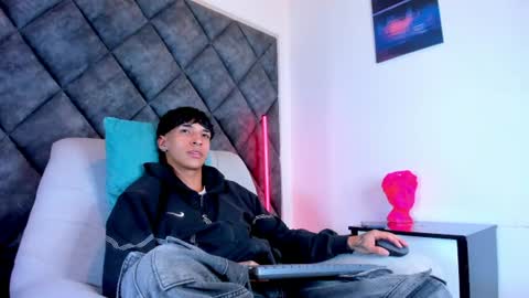 Kroy Wave  Muscle Tattoos Latino online show from 08/04/26, 03:21