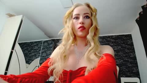 Snapshot of krystal_desire chatting on 03/09/25, 01:26 krystal desire online show from 03/09/25, 01:26
