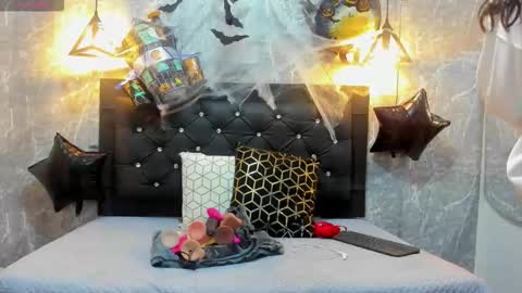 Snapshot of krystal_taylor23 chatting on 10/18/25, 12:17 Kystal Taylor online show from 10/18/25, 12:17