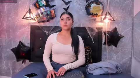 Snapshot of krystal_taylor23 chatting on 11/01/25, 01:02 Kystal Taylor online show from 11/01/25, 01:02