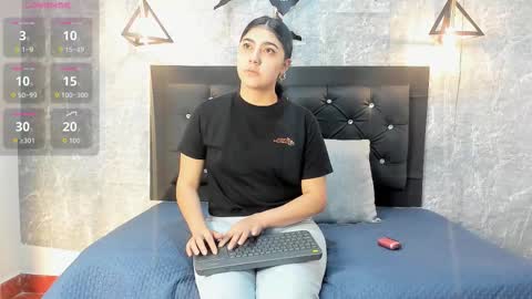 Snapshot of krystal_taylor23 chatting on 11/03/25, 11:33 Kystal Taylor online show from 11/03/25, 11:33