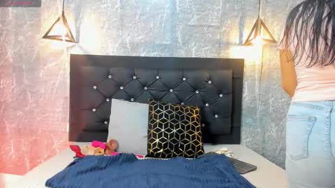 Snapshot of krystal_taylor23 chatting on 11/12/25, 10:48 Kystal Taylor online show from 11/12/25, 10:48