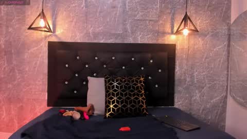 Snapshot of krystal_taylor23 chatting on 11/22/25, 11:42 Kystal Taylor online show from 11/22/25, 11:42