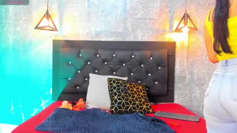 Snapshot of krystal_taylor23 chatting on 11/24/25, 11:32 Kystal Taylor online show from 11/24/25, 11:32