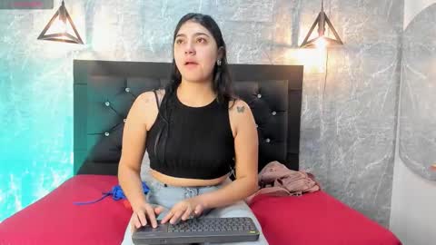 Snapshot of krystal_taylor23 chatting on 11/25/25, 11:32 Kystal Taylor online show from 11/25/25, 11:32