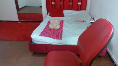 KRYSTAL THOMSON online show from 01/17/25, 04:04