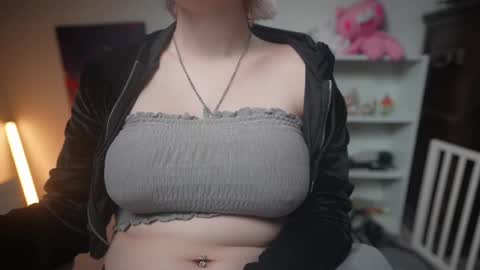 Snapshot of krystalsyxx chatting on 02/14/25, 05:25 Krystal Syx online show from 02/14/25, 05:25