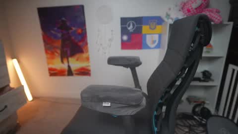 Snapshot of krystalsyxx chatting on 03/03/25, 11:14 Krystal Syx online show from 03/03/25, 11:14