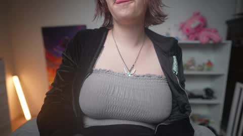 Snapshot of krystalsyxx chatting on 03/04/25, 11:32 Krystal Syx online show from 03/04/25, 11:32