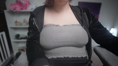 Snapshot of krystalsyxx chatting on 03/12/25, 03:35 Krystal Syx online show from 03/12/25, 03:35