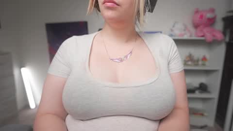 Snapshot of krystalsyxx chatting on 10/02/25, 05:20 Krystal Syx online show from 10/02/25, 05:20