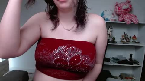 Snapshot of krystalsyxx chatting on 05/19/26, 04:02 Krystal Syx online show from 05/19/26, 04:02