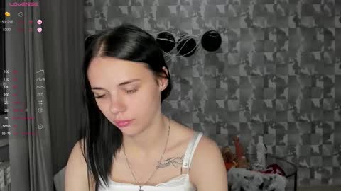 Snapshot of kseni_a chatting on 10/30/25, 02:51 Ksenia online show from 10/30/25, 02:51