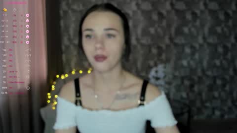 Snapshot of kseni_a chatting on 12/14/25, 10:42 Ksenia online show from 12/14/25, 10:42