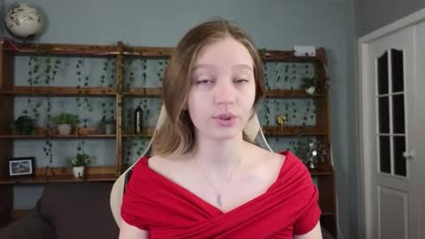 Snapshot of ksuhesa chatting on 12/14/25, 01:11 ksuhesa online show from 12/14/25, 01:11