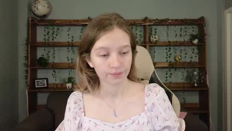 Snapshot of ksuhesa chatting on 12/19/25, 01:01 ksuhesa online show from 12/19/25, 01:01