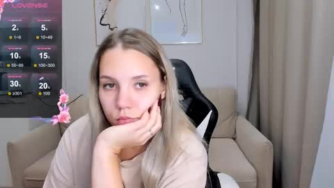 Lady online show from 10/12/25, 03:22