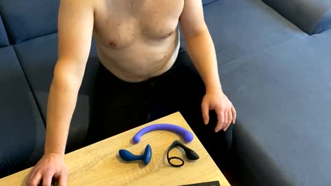 Tony online show from 11/28/25, 09:01