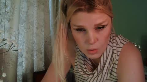 Snapshot of kudesnizza chatting on 12/19/24, 10:45 Annika MTF ts post -op online show from 12/19/24, 10:45