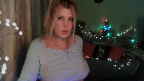 Snapshot of kudesnizza chatting on 12/20/24, 02:27 Annika MTF ts post -op online show from 12/20/24, 02:27
