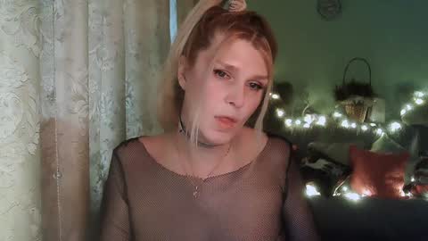 Snapshot of kudesnizza chatting on 01/24/25, 10:43 Annika MTF ts post -op online show from 01/24/25, 10:43