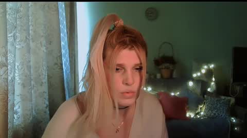 Snapshot of kudesnizza chatting on 02/25/25, 10:47 Annika MTF ts post -op online show from 02/25/25, 10:47