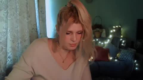 Snapshot of kudesnizza chatting on 02/27/25, 10:48 Annika MTF ts post -op online show from 02/27/25, 10:48