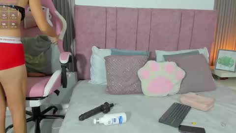 Snapshot of kuitty_sara chatting on 12/05/25, 12:14 SARA online show from 12/05/25, 12:14