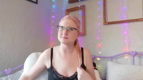 Samantha online show from 03/22/26, 11:08