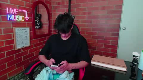 Snapshot of kurtt_ chatting on 05/17/26, 04:47 JASON online show from 05/17/26, 04:47