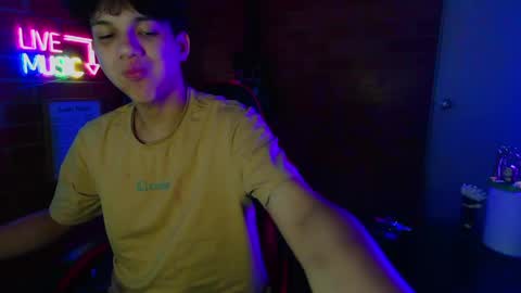 Snapshot of kurtt_ chatting on 05/19/26, 03:46 JASON online show from 05/19/26, 03:46