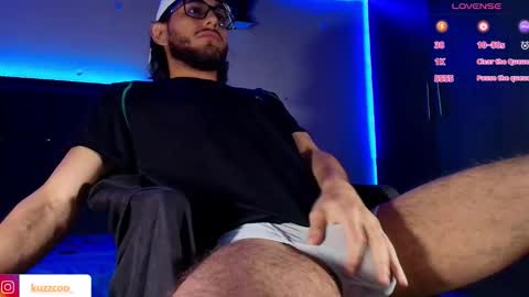 Snapshot of kuzzcoo chatting on 11/11/25, 11:21 kuzzcoo online show from 11/11/25, 11:21