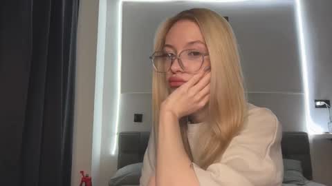 Bella and Alexandra online show from 01/12/26, 12:16