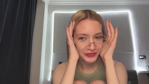 Bella and Alexandra online show from 01/18/26, 05:22