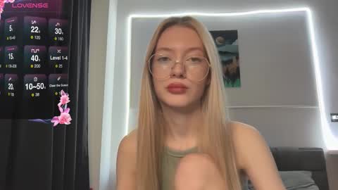 Bella and Alexandra online show from 02/09/26, 12:20