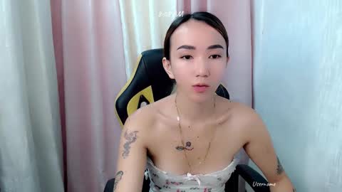 Snapshot of kweenie1026 chatting on 05/06/26, 12:08 kweenie1026 online show from 05/06/26, 12:08