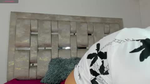 Kyara  online show from 11/27/25, 12:18