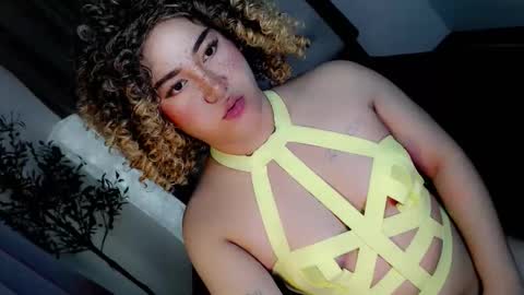 Snapshot of kyla_andrea chatting on 11/10/25, 12:31 kyla online show from 11/10/25, 12:31