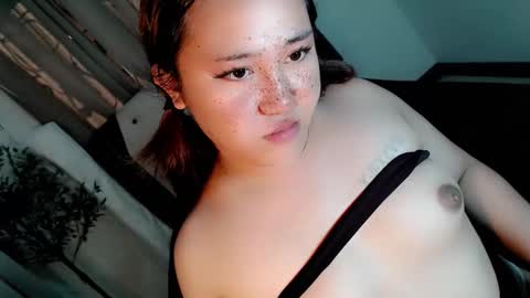 Snapshot of kyla_andrea chatting on 11/15/25, 07:49 kyla online show from 11/15/25, 07:49